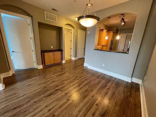 Building Photo - Spectacular 1-Bed/1-Bath w/ Office and STORAGE