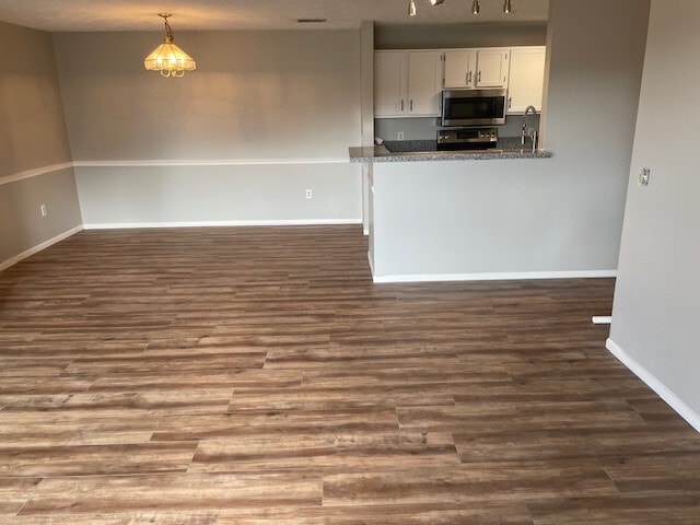 Dining/Den w/new flooring - 460 Lakeview Dr
