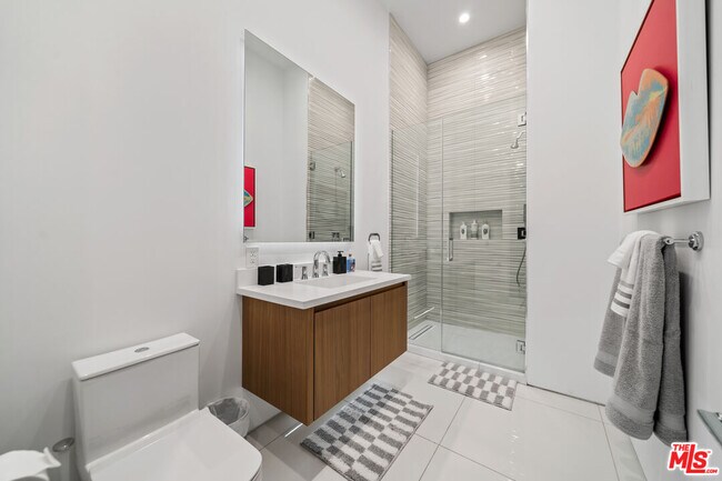 Building Photo - 4458 Mammoth Ave