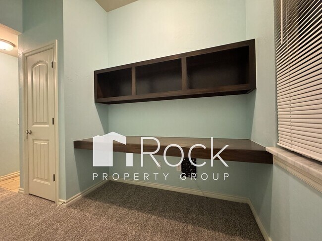 Building Photo - 3 Bedroom Home in North Norman with New Carpet **Move in by January 1st and enjoy HALF OFF your f...