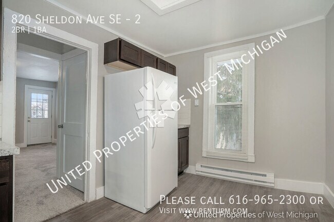 Building Photo - 820 Sheldon Ave SE