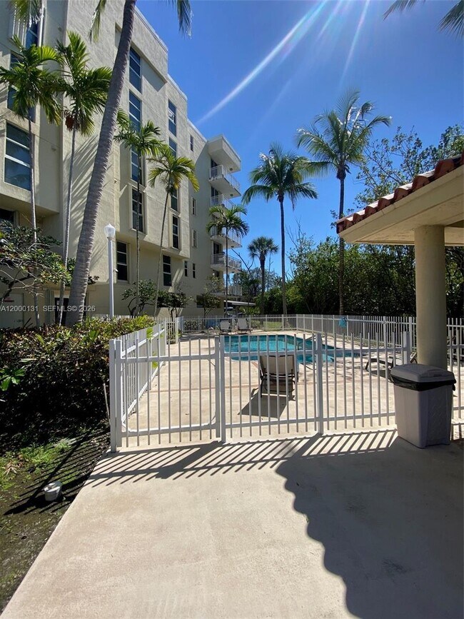 Building Photo - 16590 NE 26th Ave