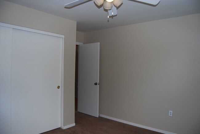 Building Photo - 4 Bedroom Home in Southwest Reno!