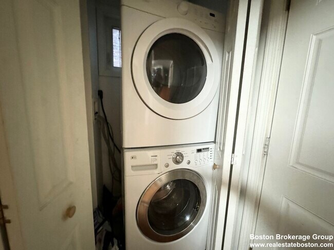 Building Photo - 93 A Hillside St