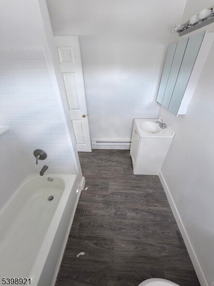 Building Photo - 1165 E State St