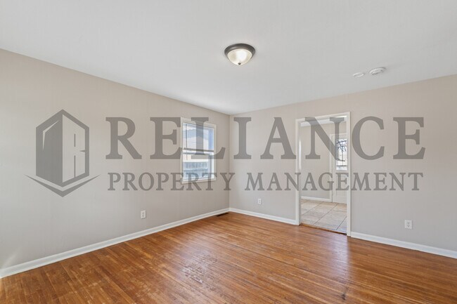 Building Photo - 3408 S Hiram Ave