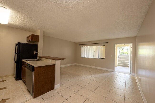 Building Photo - 1809 Meadows Cir W
