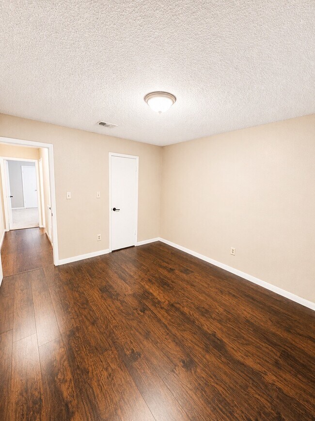 Building Photo - 2239 Highland Hills Dr