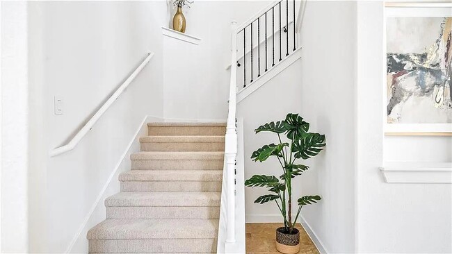 Building Photo - 15101 Barrie Dr