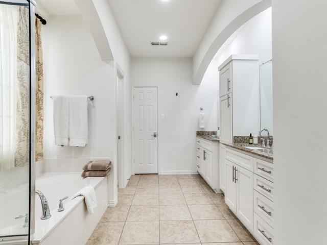 Building Photo - 7110 Waterbury Dr