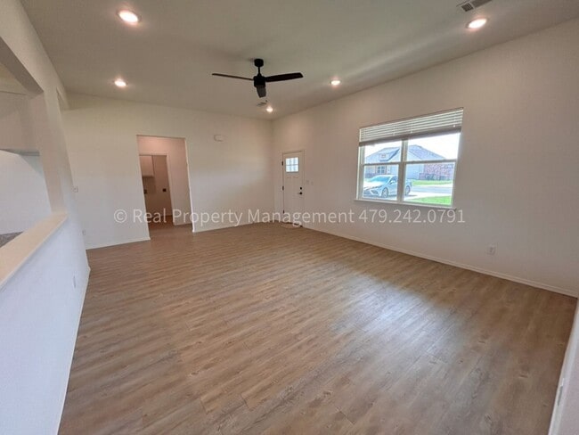 Building Photo - 100 Countryside Wy