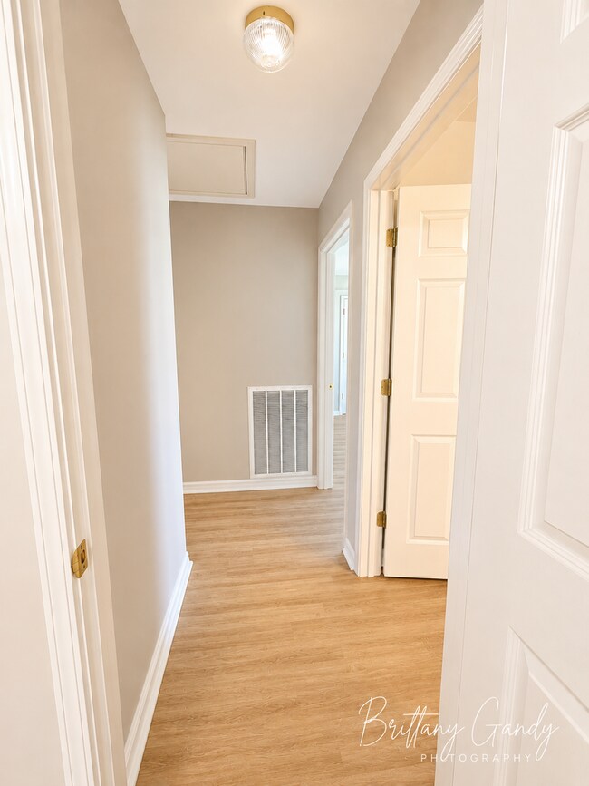 Building Photo - 6037 Braeburn Ct
