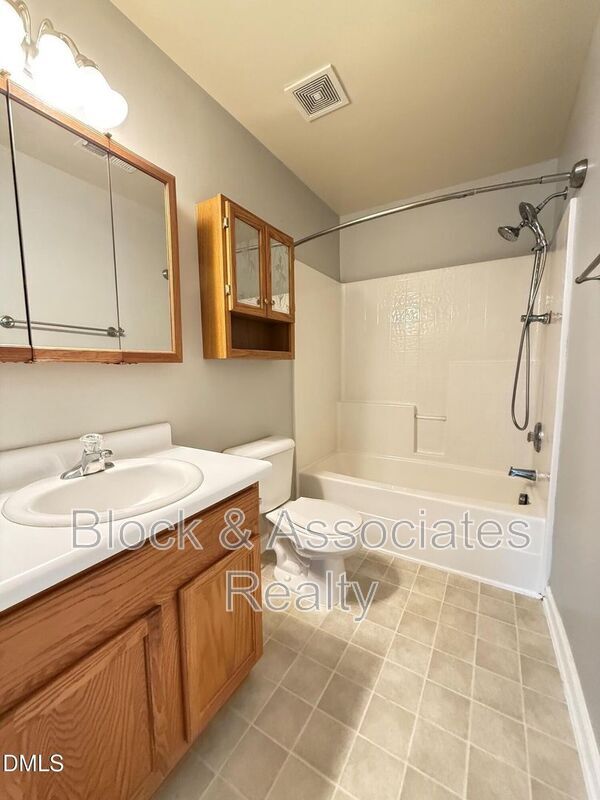 Building Photo - 420 Cline Falls Dr
