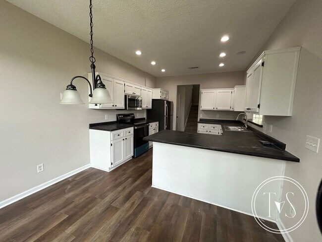 Building Photo - Spacious 3-Bedroom Home with Over 2,300 Sq. Ft.