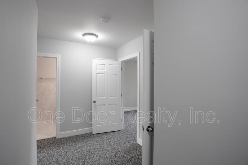 Building Photo - 704 London Company Way