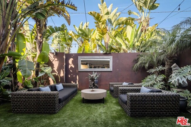 Building Photo - 913 Milwood Ave