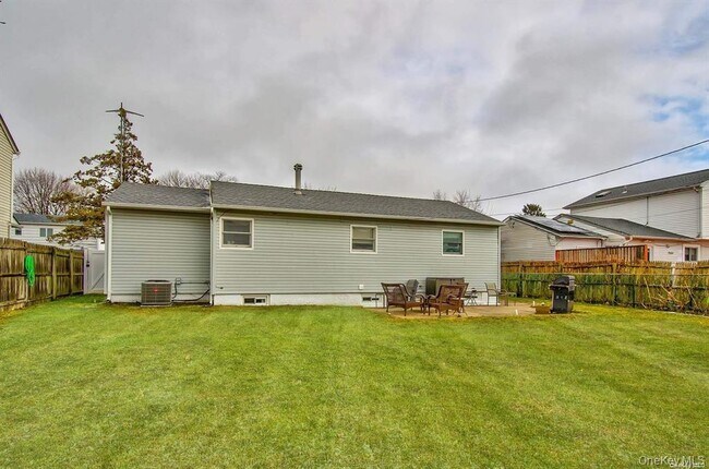 Building Photo - 15 Janet Dr