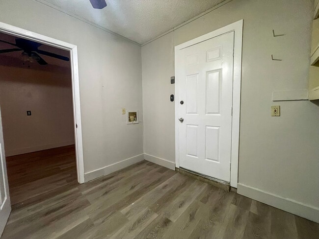 Building Photo - 806 Alhambra Dr
