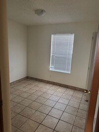 Building Photo - NOW Available-3 Bedrooms, 1.5 Baths, Garage