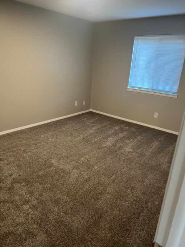 Building Photo - 615 S Mt Carmel St