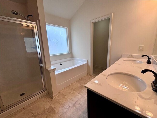 Building Photo - 613 Stonehurst Ln