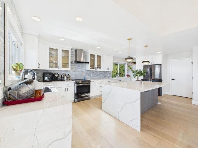 Building Photo - 3325 Brunell Dr