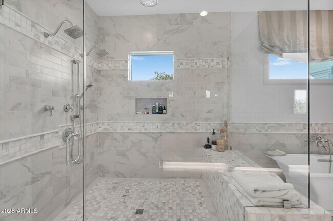 Building Photo - 3507 North 39th Pl