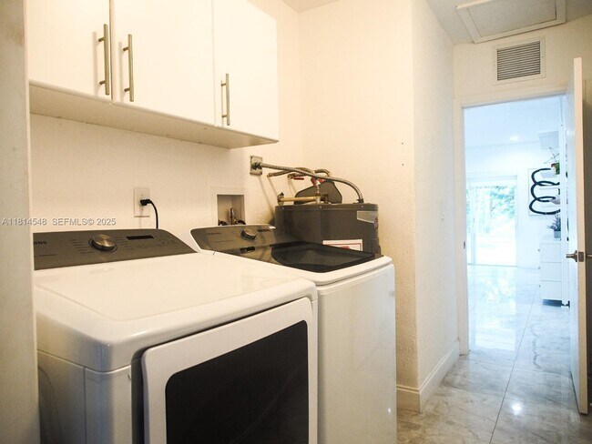 Building Photo - 200 NW 86th St