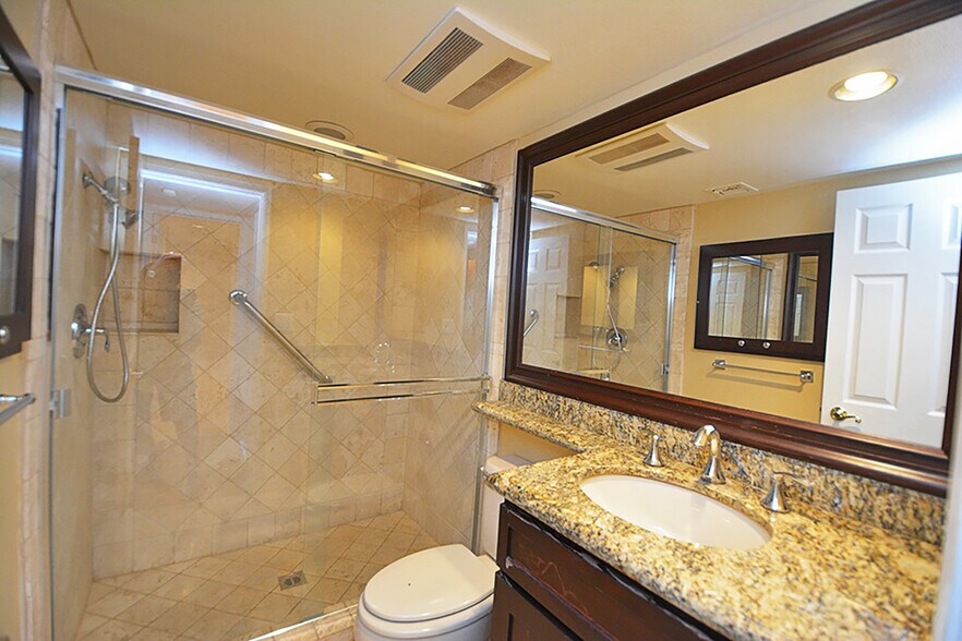 Building Photo - 10051 Valley Circle Blvd