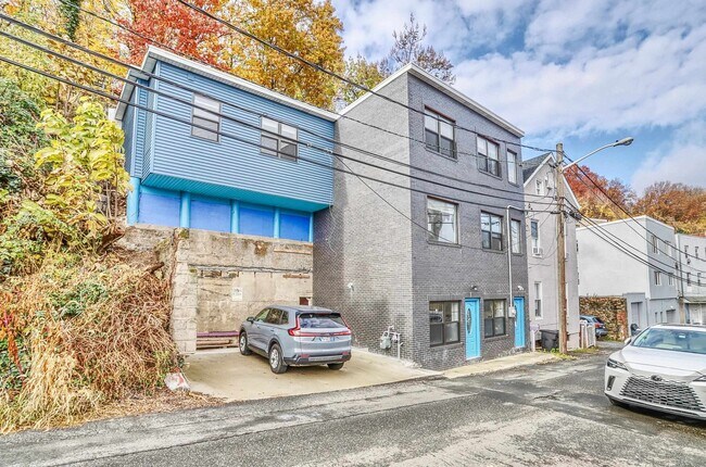 Primary Photo - 9017 Riverside Pl