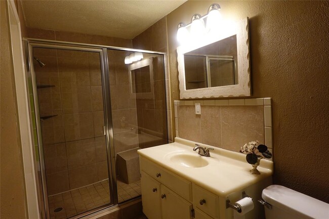 Building Photo - 6314 Sandy Oaks Dr