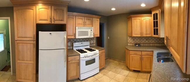 Building Photo - 924 E Windemere Ave