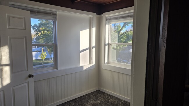 Sunroom. - 533 Smith Ave S