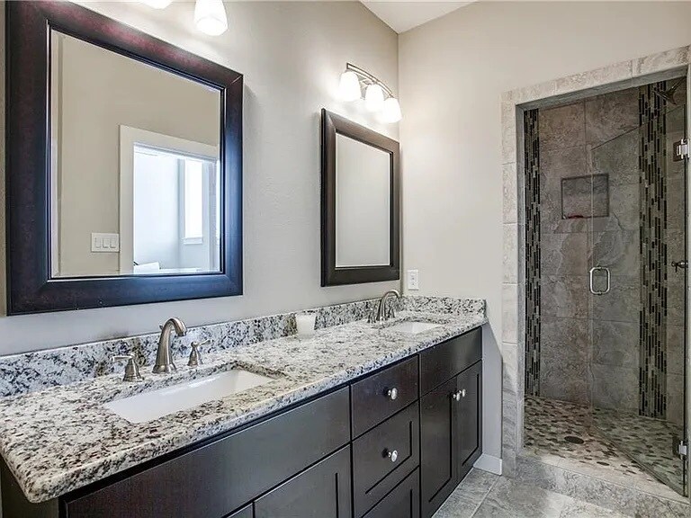 Building Photo - 5903 Lindell Ave