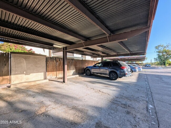 Building Photo - 2233 W Farmdale Ave