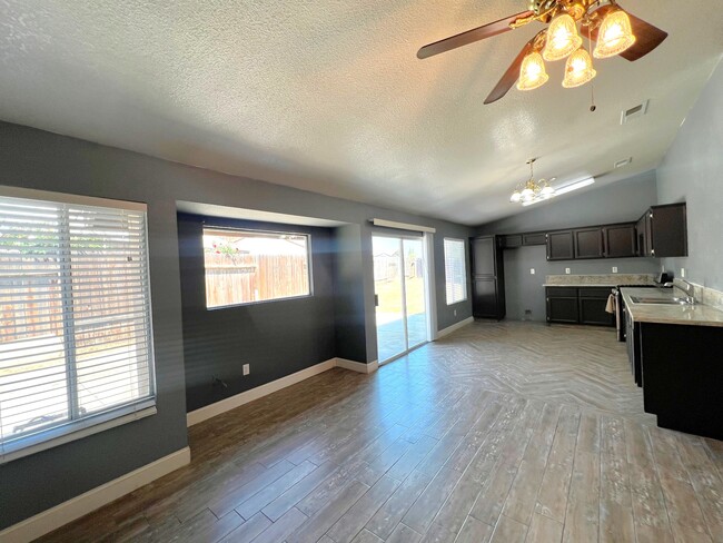 Building Photo - 308 Lake Valley Dr