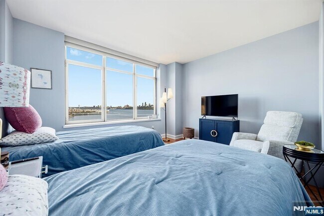 Building Photo - 8100 River Rd