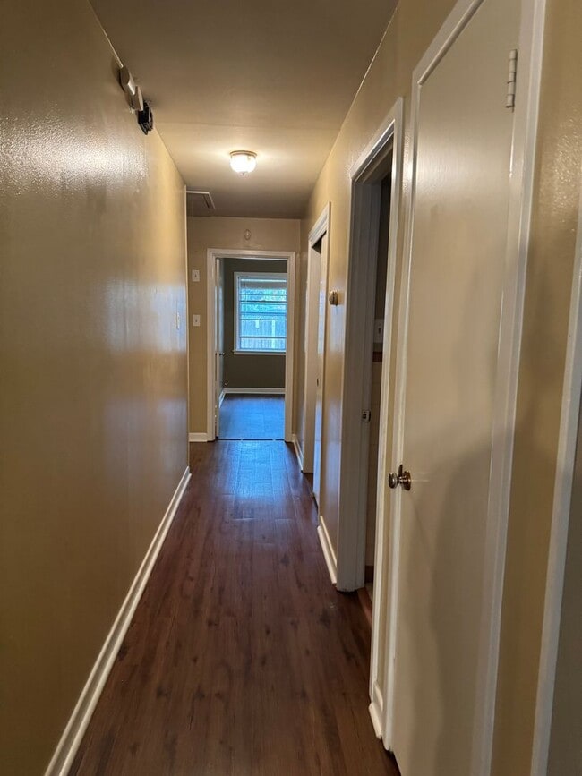 Building Photo - 3/2 Fenced Yard Covered Parking