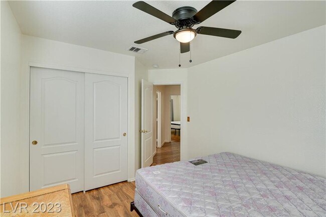 Building Photo - 4 BEDROOM HOME WITH PRIMARY BEDROOM DOWNST...