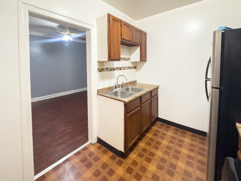 Building Photo - 8305 S Ashland Ave