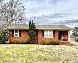 Building Photo - 817 Chambers Dr NE