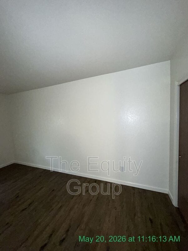Building Photo - 1326 W Elowin Ave
