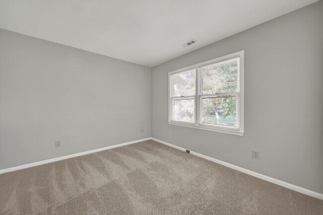 Building Photo - Charming home in South Charlotte