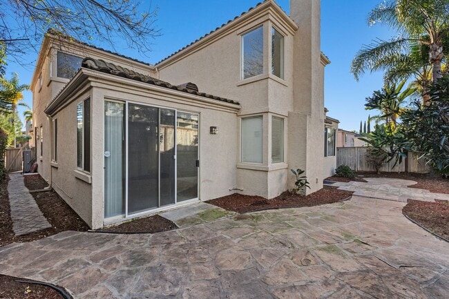 Building Photo - Spacious Vista Home