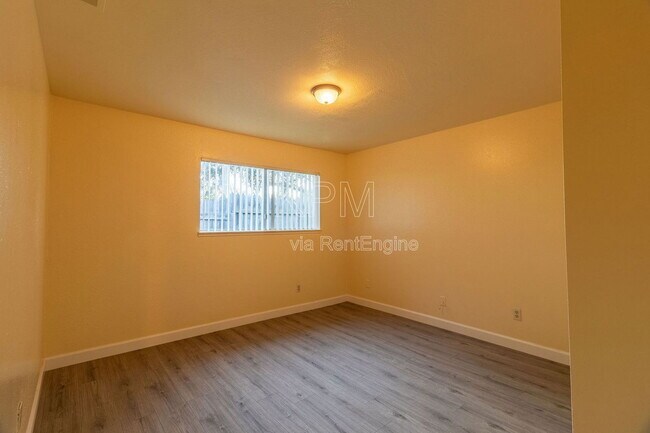 Building Photo - 1036 Princess Dr