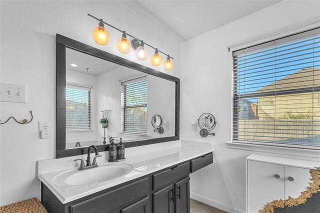 Building Photo - 2050 Lake Trail Dr