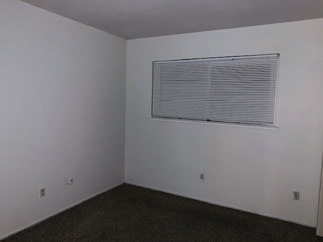 Building Photo - Great Duplex