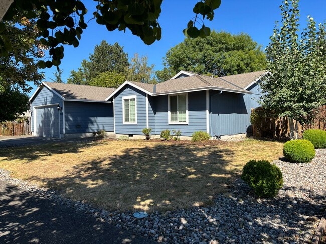 Primary Photo - Freshly Updated Troutdale Gem with Enterta...