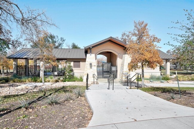 Building Photo - 173 Riverhill Dr