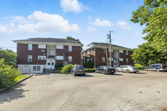 Building Photo - 3528 E Fall Creek Pkwy N Dr